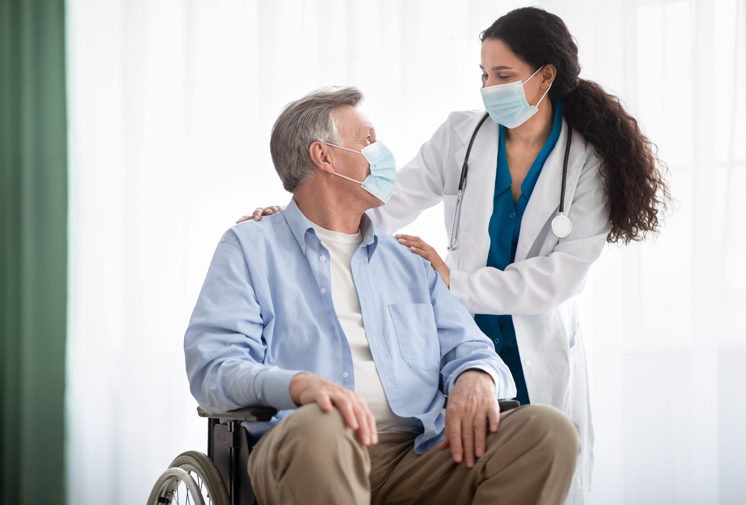 evde bakım ana görsel shutterstock_1935602938